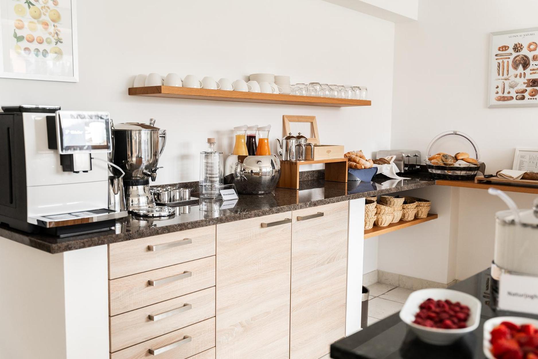 Hotel Vier Jahreszeiten An Der Therme & Kliniken Bad Krozingen Naehe Freiburg & Schwarzwald Ideal Fuer Wellness Kur & Business Ausfluege 24H Check In- Wlan & Parken Gratis 外观 照片