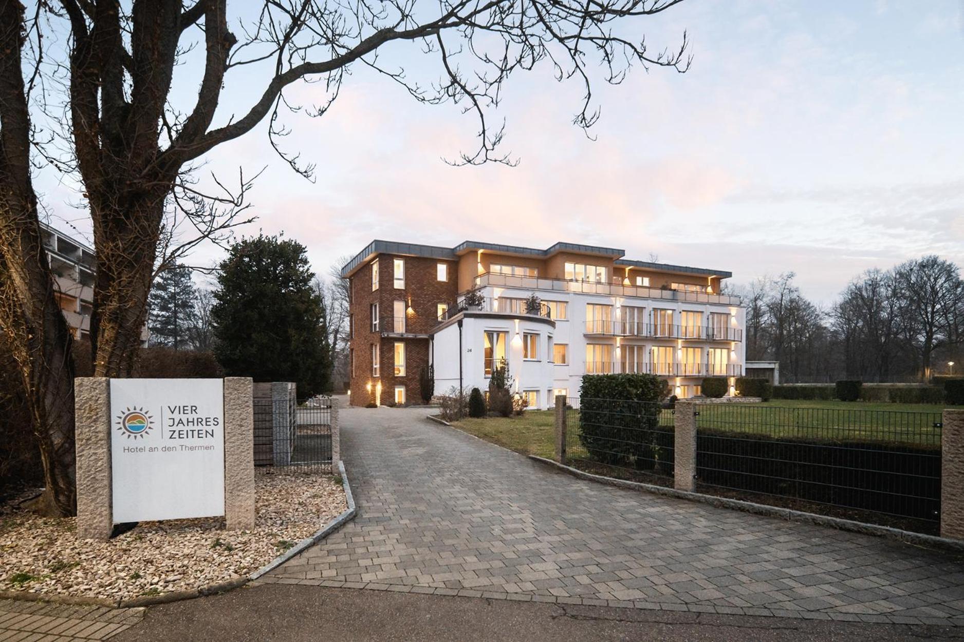 Hotel Vier Jahreszeiten An Der Therme & Kliniken Bad Krozingen Naehe Freiburg & Schwarzwald Ideal Fuer Wellness Kur & Business Ausfluege 24H Check In- Wlan & Parken Gratis 外观 照片