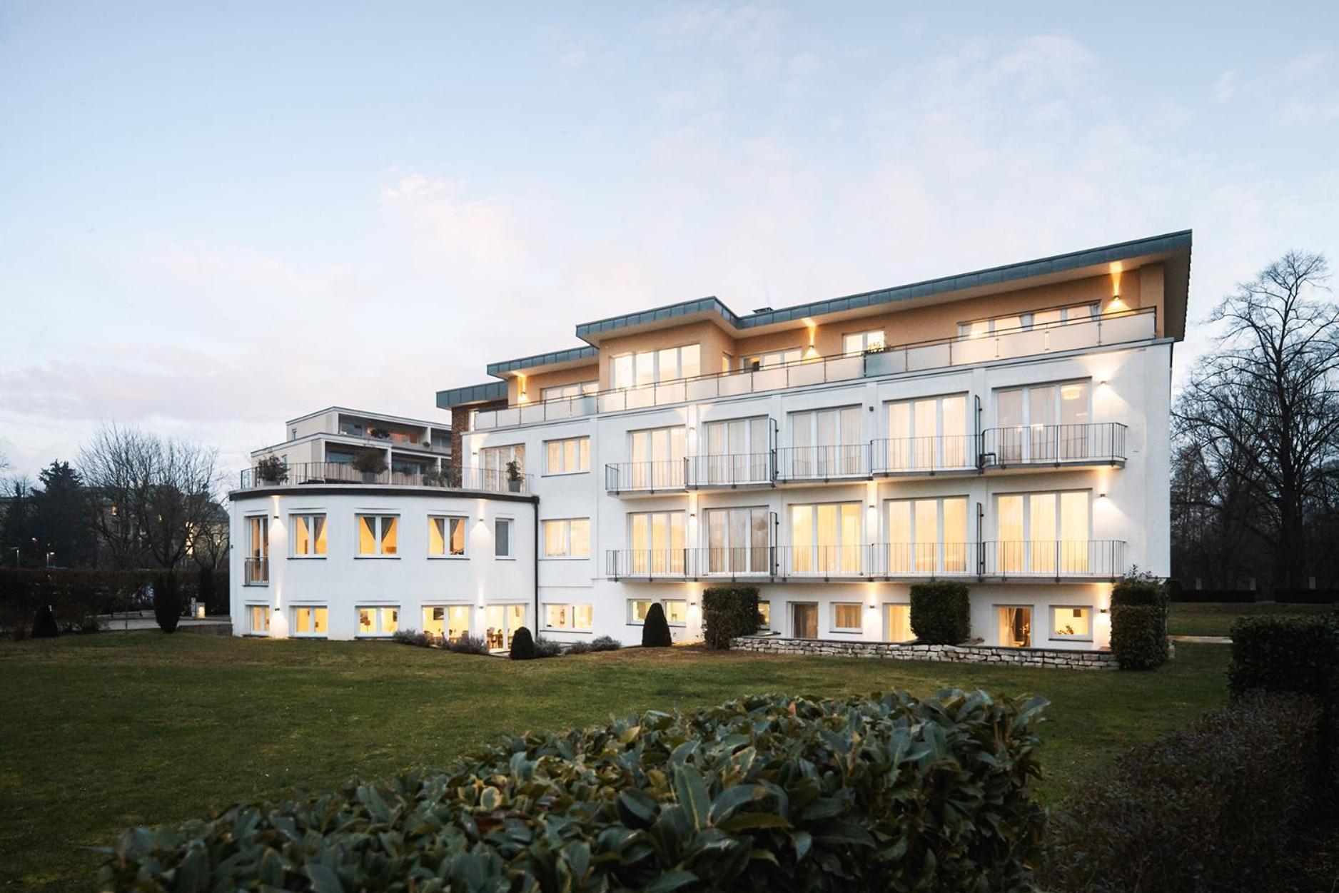 Hotel Vier Jahreszeiten An Der Therme & Kliniken Bad Krozingen Naehe Freiburg & Schwarzwald Ideal Fuer Wellness Kur & Business Ausfluege 24H Check In- Wlan & Parken Gratis 外观 照片
