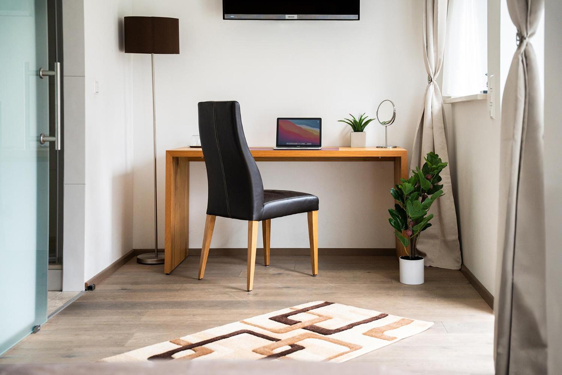 Hotel Vier Jahreszeiten An Der Therme & Kliniken Bad Krozingen Naehe Freiburg & Schwarzwald Ideal Fuer Wellness Kur & Business Ausfluege 24H Check In- Wlan & Parken Gratis 外观 照片