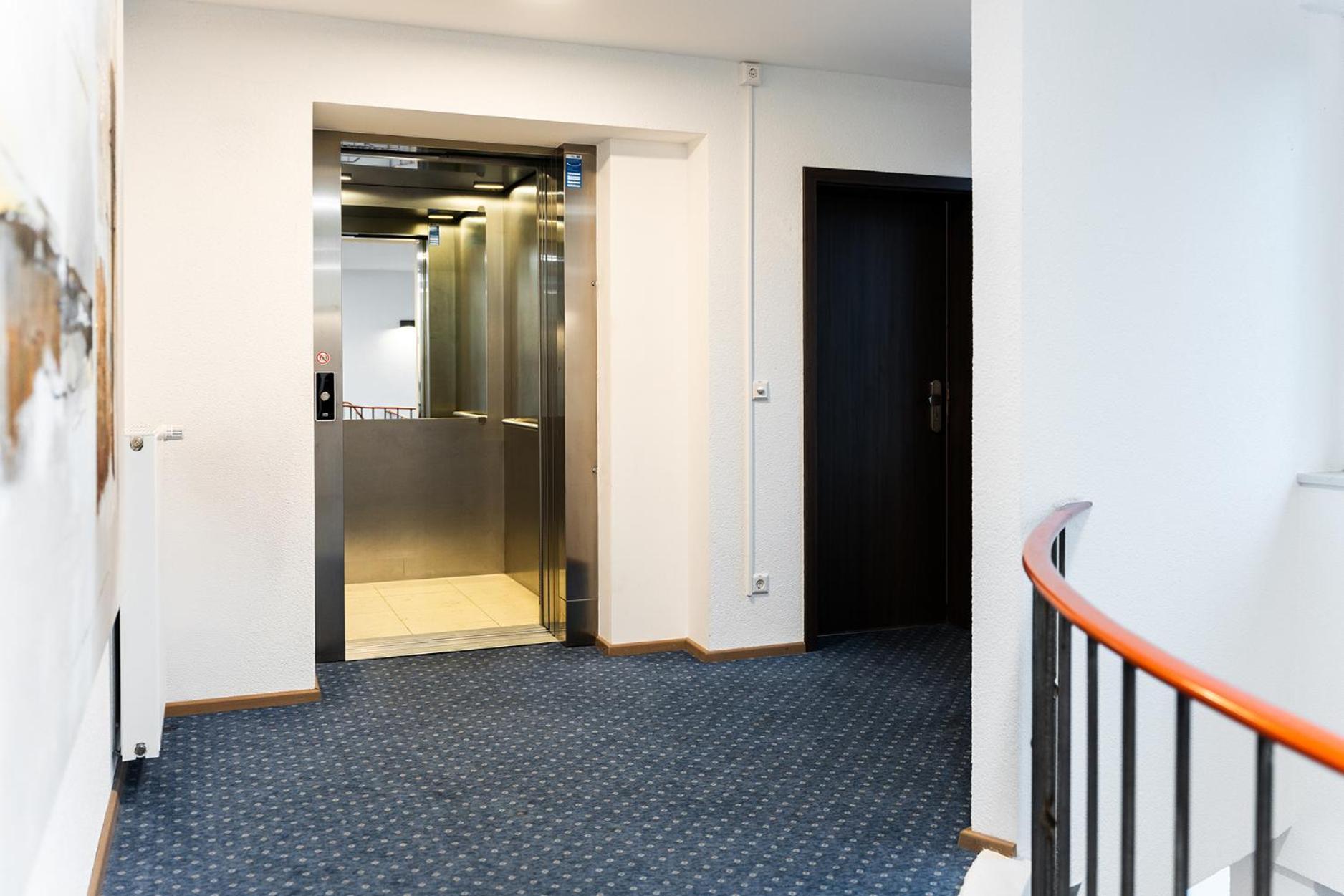 Hotel Vier Jahreszeiten An Der Therme & Kliniken Bad Krozingen Naehe Freiburg & Schwarzwald Ideal Fuer Wellness Kur & Business Ausfluege 24H Check In- Wlan & Parken Gratis 外观 照片