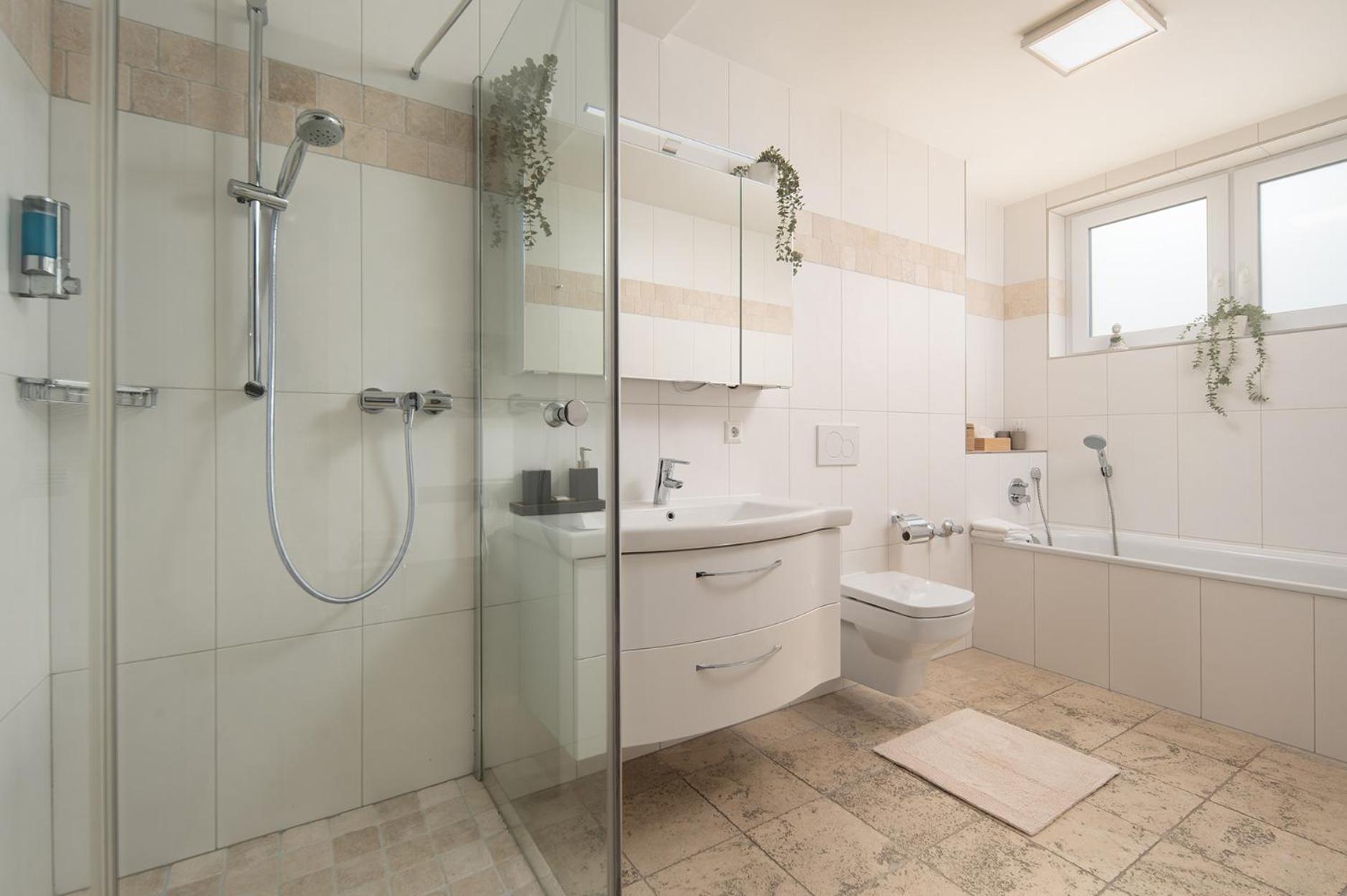 Hotel Vier Jahreszeiten An Der Therme & Kliniken Bad Krozingen Naehe Freiburg & Schwarzwald Ideal Fuer Wellness Kur & Business Ausfluege 24H Check In- Wlan & Parken Gratis 外观 照片