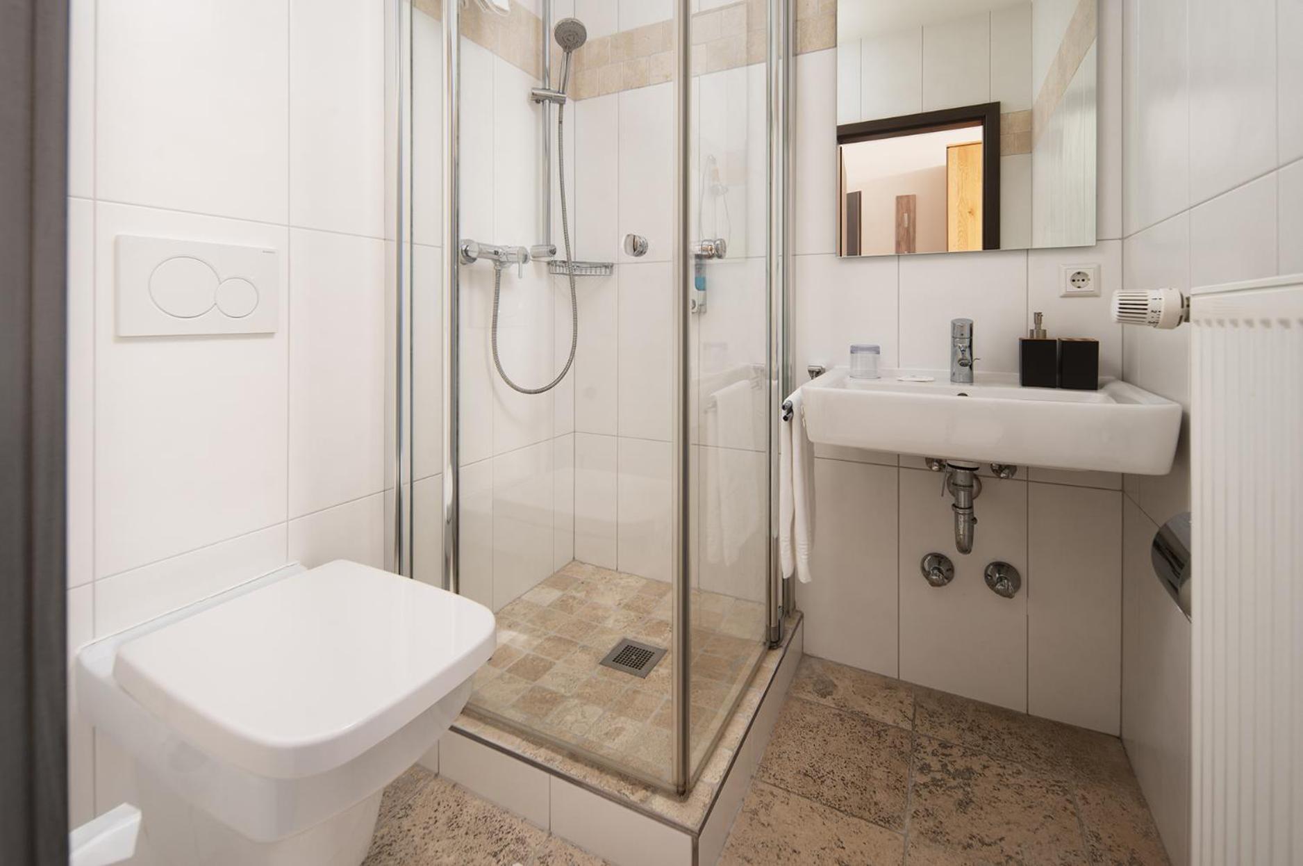 Hotel Vier Jahreszeiten An Der Therme & Kliniken Bad Krozingen Naehe Freiburg & Schwarzwald Ideal Fuer Wellness Kur & Business Ausfluege 24H Check In- Wlan & Parken Gratis 外观 照片
