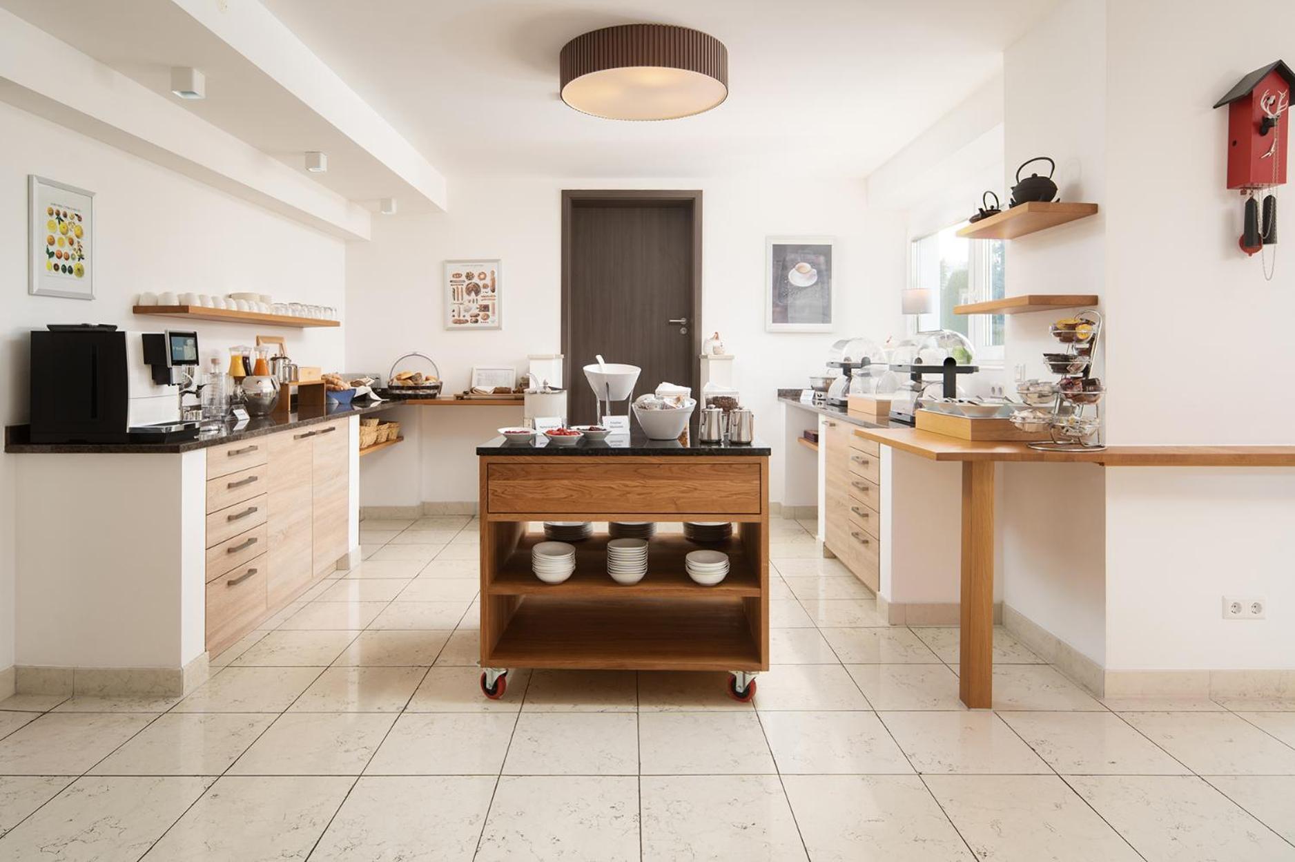 Hotel Vier Jahreszeiten An Der Therme & Kliniken Bad Krozingen Naehe Freiburg & Schwarzwald Ideal Fuer Wellness Kur & Business Ausfluege 24H Check In- Wlan & Parken Gratis 外观 照片