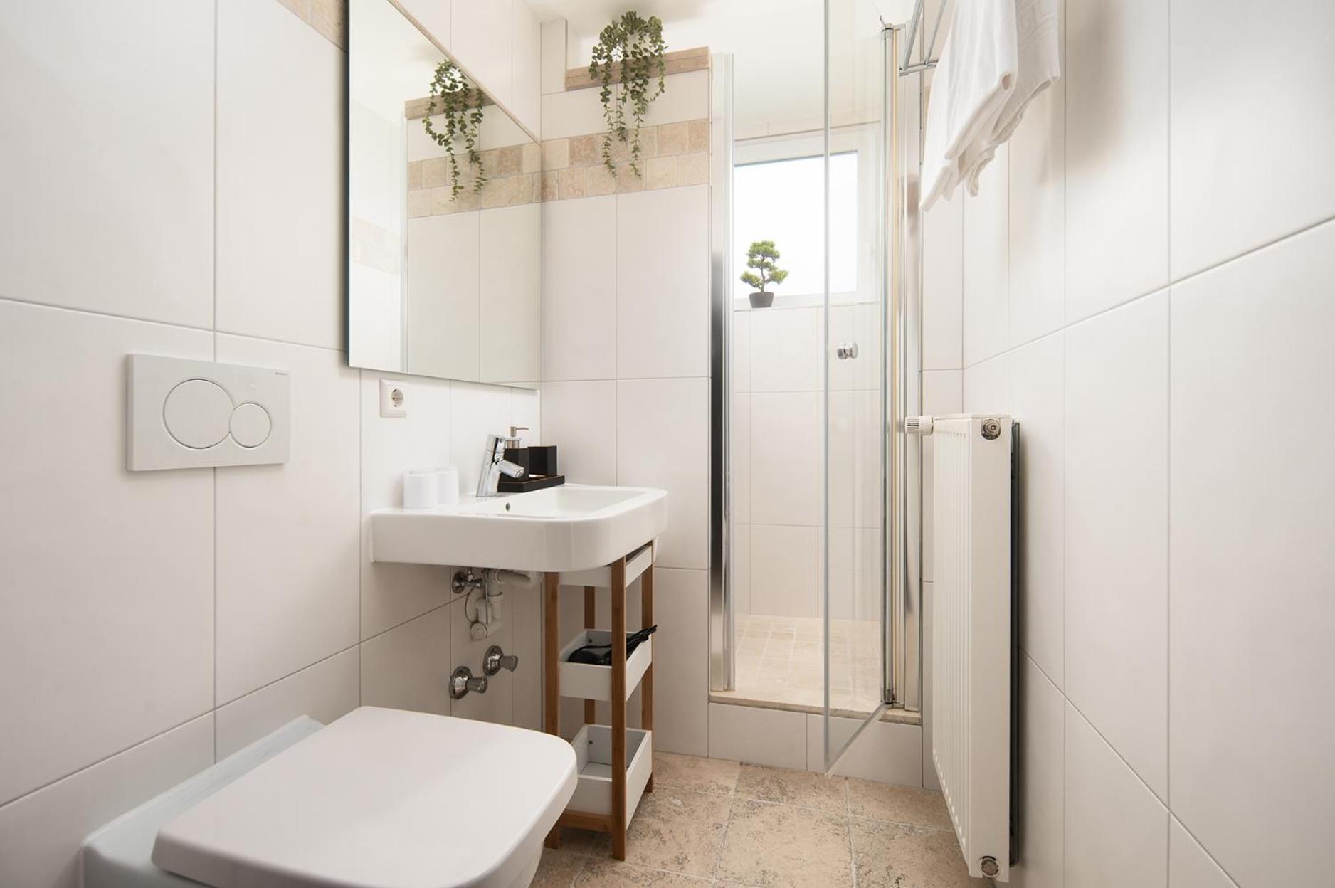Hotel Vier Jahreszeiten An Der Therme & Kliniken Bad Krozingen Naehe Freiburg & Schwarzwald Ideal Fuer Wellness Kur & Business Ausfluege 24H Check In- Wlan & Parken Gratis 外观 照片